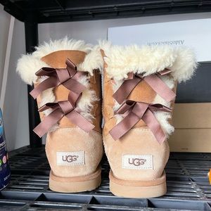 Chest nut uggs with bows